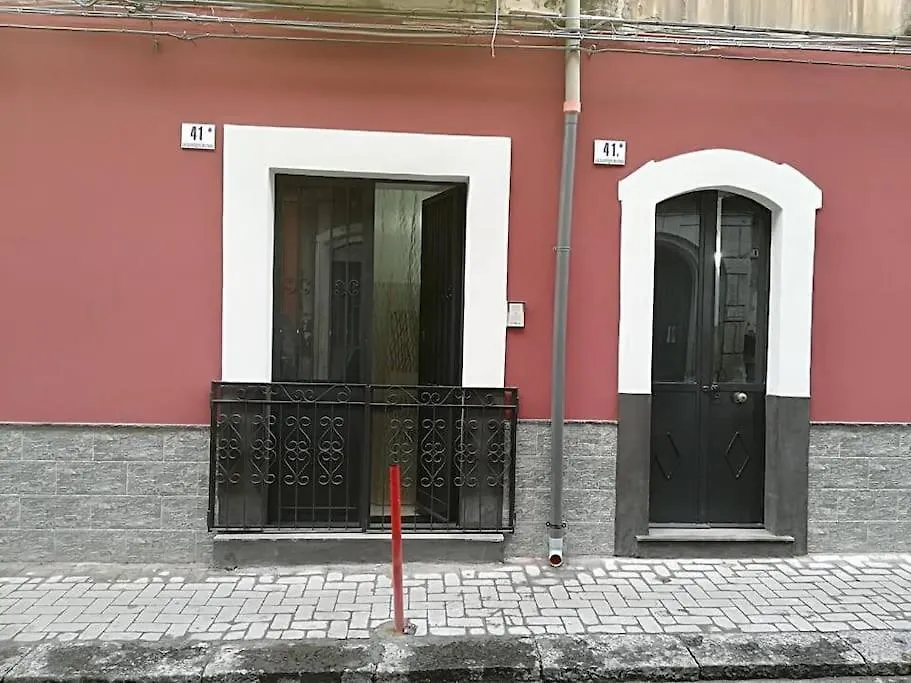 Casa Vacanze La Siciliana Aeroporto di Catania Fontana Rossa